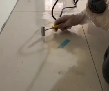 聊城市瓷砖开裂维修公司专业分享瓷砖在铺贴前如果没有沥干水分，将会导致以下问题